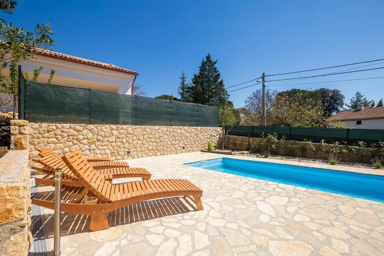 Holiday Home Michael Pinezici  0*, Pinezici (Krk) Croatia