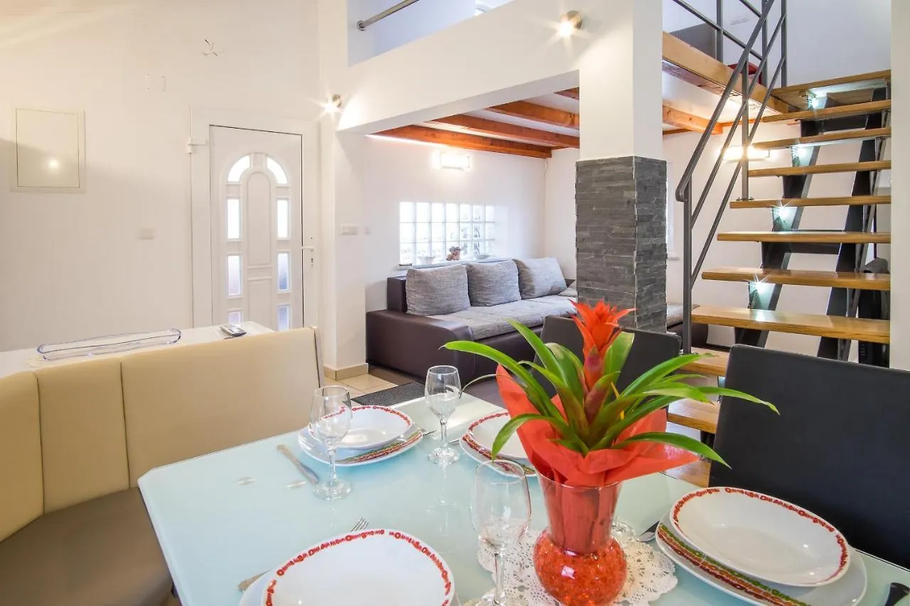 Holiday Home Michael Pinezici  0*, Pinezici (Krk) Croatia